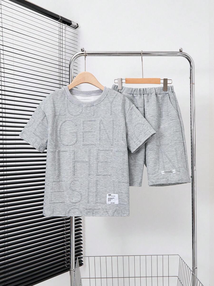 SHEIN 2入組青少年男孩字母純色T恤和短褲套裝，夏季 - 灰色 - 查看 1