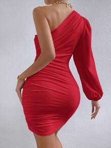 SHEIN Privé Vestido corto informal minimalista de manga larga con hombro oblicuo y un solo color para mujer