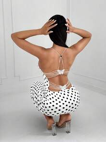 SHEIN SXY فستان أنيق وجذاب للنساء بتصميم الفراشة ذو نمط النقاط البيضاء والسوداء عاري الظهر - أبيض - مشاهدة 2