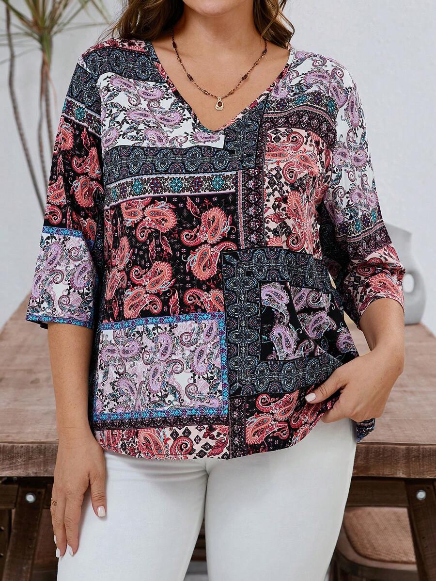 EMERY ROSE Áo thun cổ chữ V in họa tiết toàn thân cỡ lớn cho kỳ nghỉ thường ngày - Đỏ - Xem 1