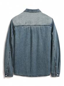 Manfinity Hypemode 男士前扣长袖口袋休闲纯色纽扣长袖牛仔夹克，适合度假、朋友聚会 - 中等水洗藍 - 查看 2