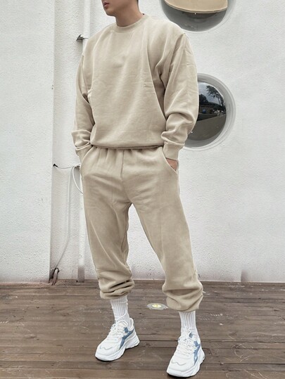 Conjunto de traje informal de unicolor con top de cuello redondo de manga larga y pantalones para hombres