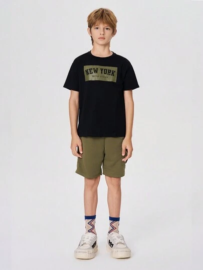 SHEIN Leap Crew Tween Boy Text Grafik T-Skjortor & Klaff Ficka Shorts