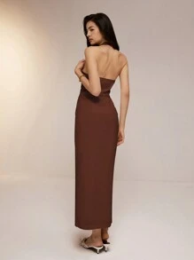 Poéselle 1 件女式纯色 V 领单排扣长款优雅吊带连衣裙 - 咖啡棕 - 查看 3