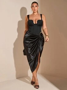 SHEIN BAE Top corto sin mangas con encaje floral, para mujer de talla grande, con encaje negro cautivador y forro de satén rojo con detalles transparentes y dobladillo asimétrico, perfecto para una cita romántica en el Día de San Valentín, fiesta, sexy y dulce
