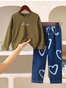 SHEIN 2pcs/Set Girls Casual Round Neck Long Sleeve Letter Print Fitted T-Shirt And Waist Elastic Jeans Heart Print Pants Set, Spring/Autumn - Army Green - View 3