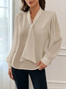 SHEIN Privé Áo sơ mi công sở tay dài cổ chữ V màu trơn cỡ lớn thanh lịch - Màu be - Xem 2