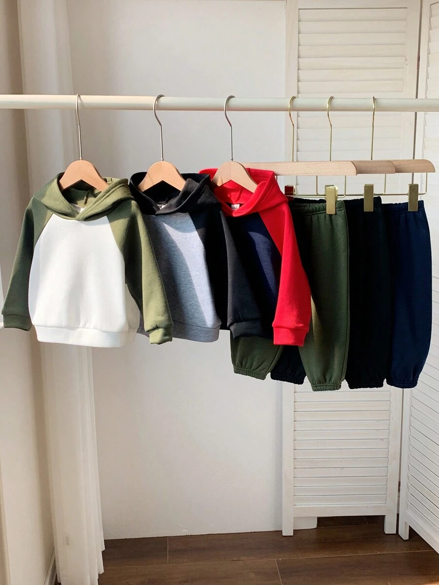 SHEIN Leap Crew Bộ 6 món/Bộ áo chui đầu trễ vai thường ngày cho bé trai và bé gái và quần bo gấu 2 món, phong cách dễ thương và vui nhộn, thích hợp mặc trong nhà và ngoài trời vào mùa thu/đông - Nhiều màu - Xem 1
