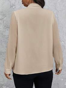 SHEIN Privé Áo sơ mi công sở tay dài cổ chữ V màu trơn cỡ lớn thanh lịch - Màu be - Xem 4