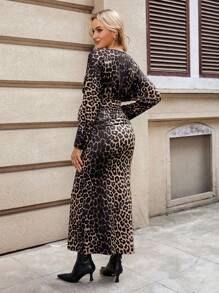 SHEIN Vestido largo de cuello en V con estampado de leopardo para embarazada - Café - Ver 2