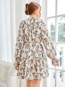 SHEIN 少女编织蝴蝶图案荷叶边下摆休闲长袖连衣裙 - 米色 - 查看 2