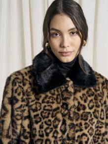 AiiRZ 奢华豹纹冬季人造皮草外套纽扣前襟现代别致夹克搭配黑色撞色衣领和口袋优雅外套秋季假日派对 - 彩色 - 查看 4