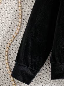 SHEIN 2 件装少女休闲舒适百搭心形和字母公主印花连帽衫和天鹅绒长裤，适合秋冬季学校和户外穿着 - 黑色 - 查看 7