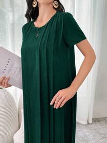 Al Najma 女士简约纯色锁眼领褶皱宽松连衣裙 - 墨綠色 - 查看 7