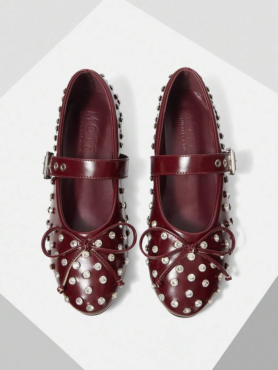 MOTF PREMIUM 女士新款欧美时尚水钻蝴蝶结装饰搭扣平底圆头鞋，百搭舒适轻便，简约仙气，优雅玛丽珍鞋 - 酒紅色 - 查看 1