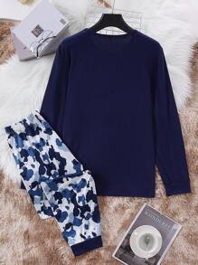 Set de 2 piezas de pantalón largo y pijama de manga larga con contraste de color blanco y caqui, estampado de la letra del hombre de jengibre navideño, para hombres
