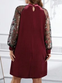 EMERY ROSE Vestido elegante de manga larga con cuello redondo, contraste de malla y bordado floral para mujer de talla grande - Burdeos - View 2
