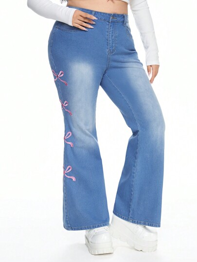 Kawaii Große Größen hübsche Flared Jeans mit Schleifenstickerei