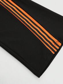 Manfinity Roghcode 年轻男士街头风格 INS 黑橙拼色字母 3D 刺绣撞色多条纹连帽长袖卫衣喇叭裤套装，男士运动服，男士服装，男士两件套服装 - 黑色 - 查看 7