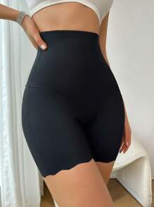 Miss Vinta 高腰貝殼邊短褲 - 黑色 - 查看 6