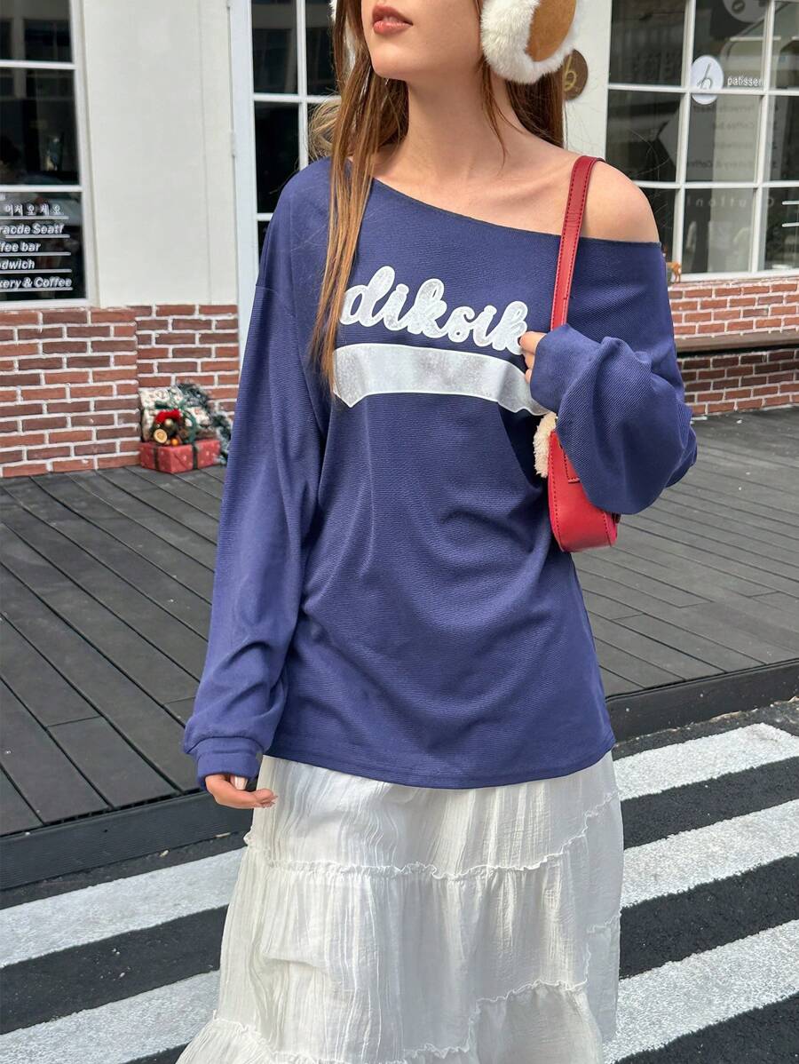 Jouncy Damen lässiges Langarm T-Shirt mit Buchstaben Muster und asymmetrischem Ausschnitt - Blau - Übersicht 1