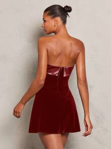 Glamine Charm 女士优雅修身直领天鹅绒迷你连衣裙，温暖新年节日派对服装酒红色女士服装 - 酒紅色 - 查看 2