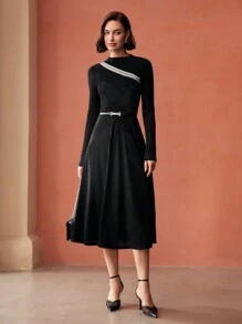 MOTF Soiréza 人造珍珠和亮片细节喇叭下摆连衣裙（无腰带）