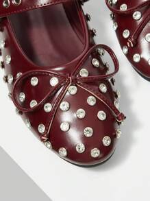 MOTF PREMIUM 女士新款欧美时尚水钻蝴蝶结装饰搭扣平底圆头鞋，百搭舒适轻便，简约仙气，优雅玛丽珍鞋 - 酒紅色 - 查看 5