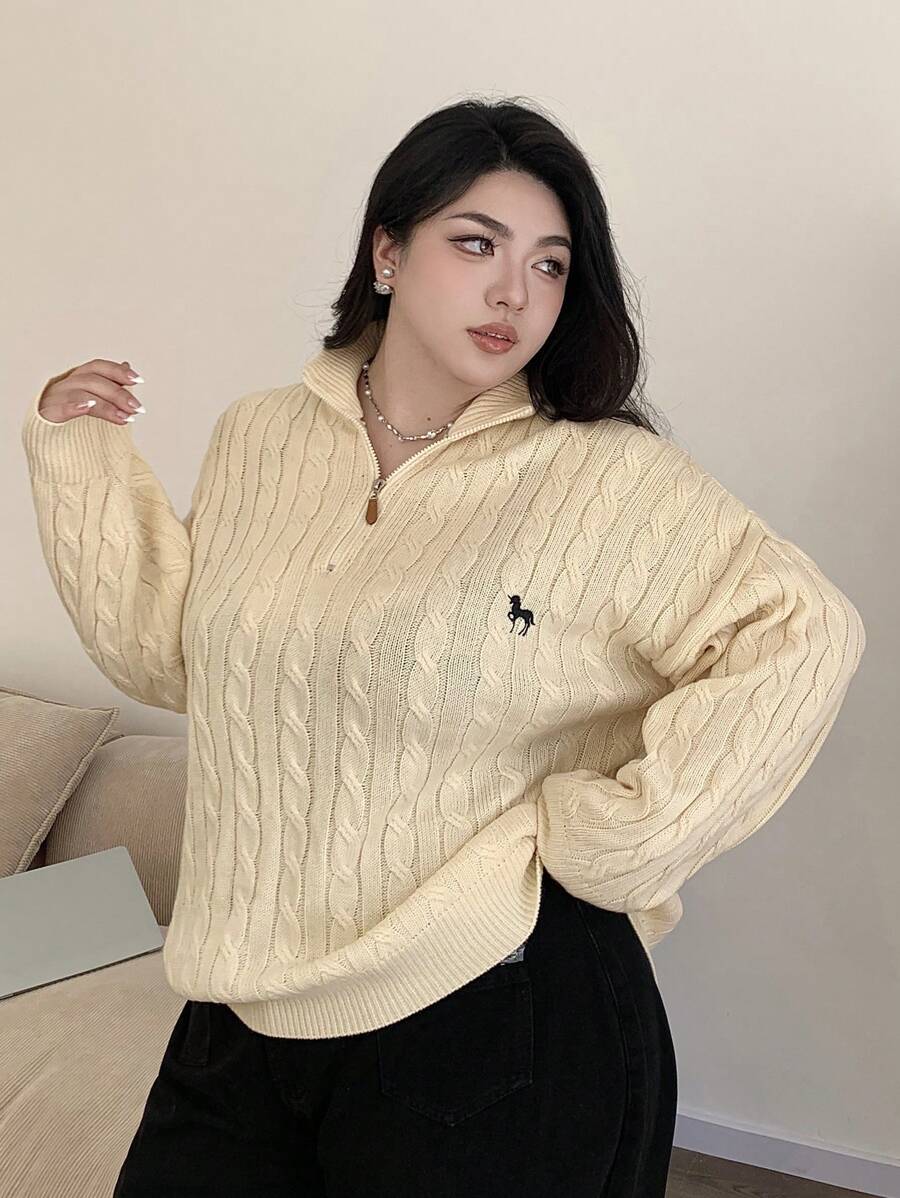 Dazy Plus 加大码宽松针织套头衫，拉链领，刺绣装饰，适合冬季、秋季女装 - 杏色 - 查看 1