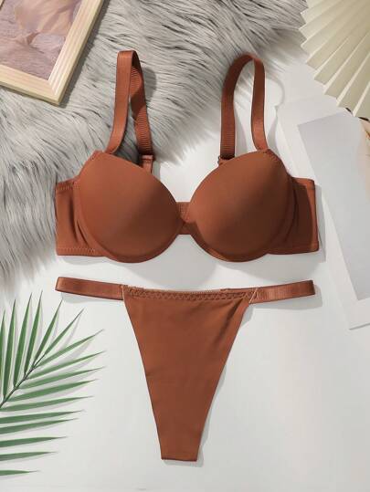 Conjunto de brasier de alambre y tanga de unicolor minimalista