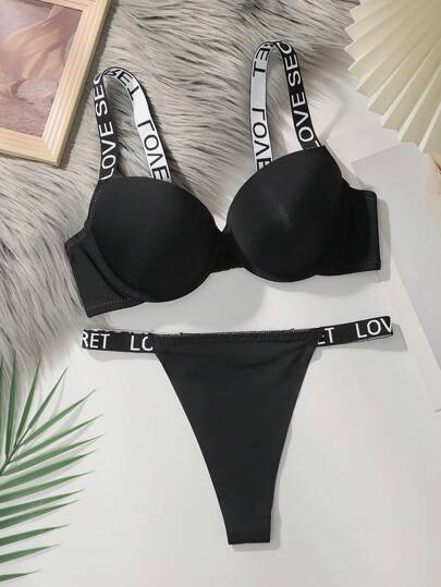 طقم صدرية سلكية وسروال جي-سترينج ذو نمط حرفي بسيط