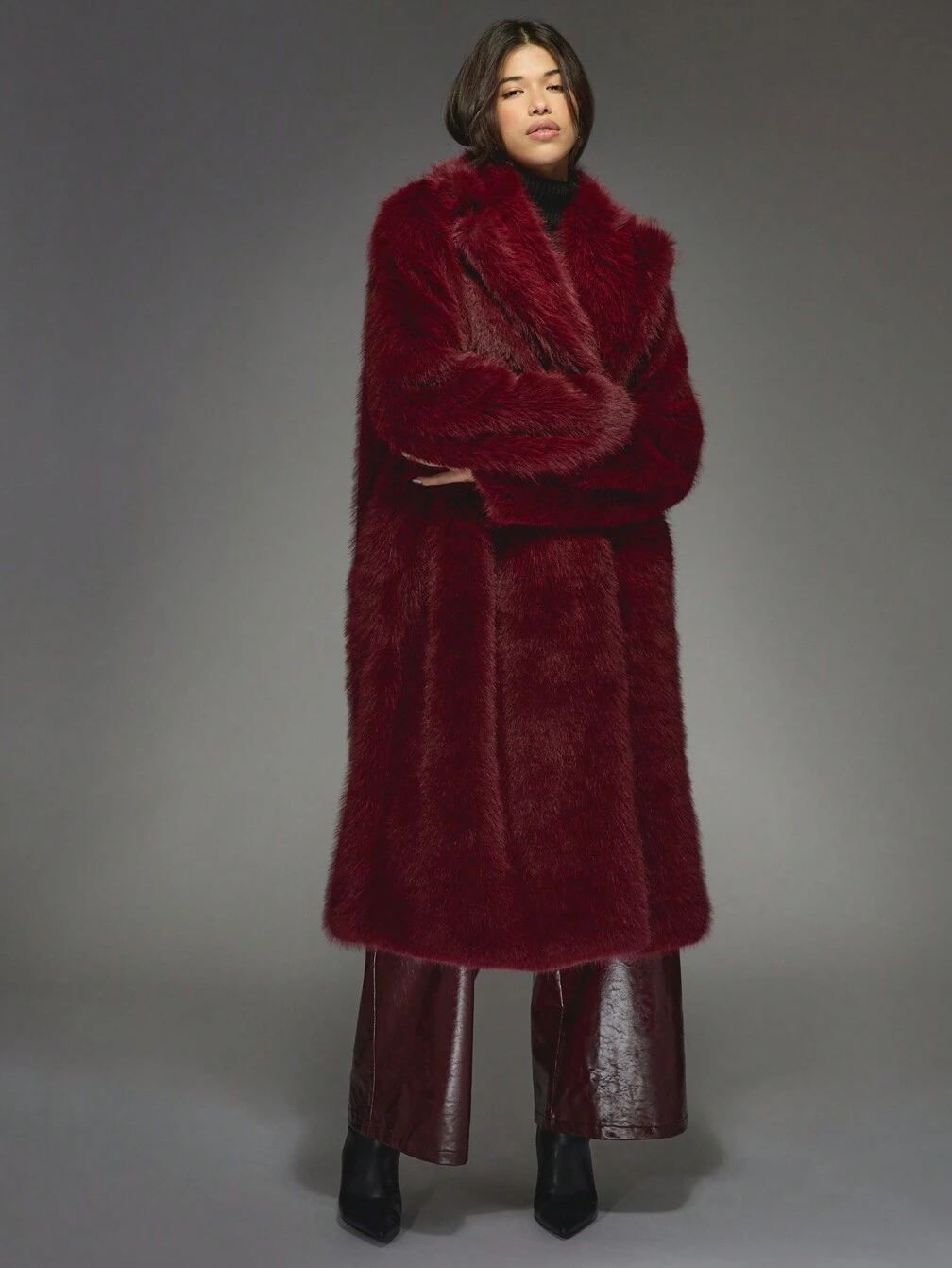 MISSGUIDED 特大プラッシュフェイクファーコートクリスマス｜MISSGUIDED