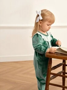 SHEIN 女婴天鹅绒荷叶边蝴蝶结装饰长袖连体衣，保暖冬季连体衣套装 - 綠色 - 查看 4