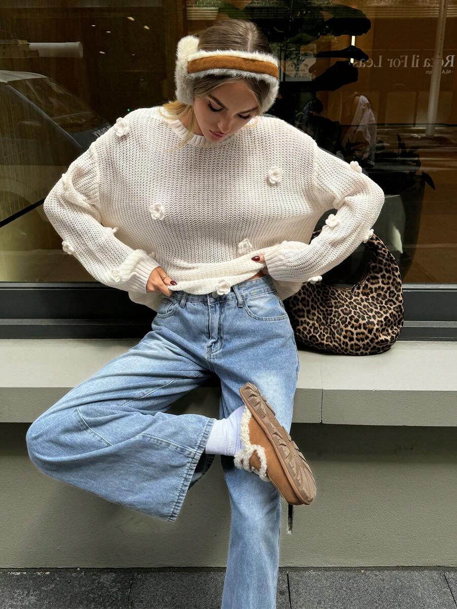 Aloruh 女士休闲 3D 花卉图案白色宽松针织毛衣，秋冬 - 白色 - 查看 1