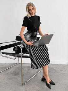 SHEIN Essnce Vestido casual de verano para mujer, vestido entallado de color negro con bloqueo de color y rayas, con aberturas laterales, vestido midi, vestido básico de camiseta, vestido de verano, conjunto de mujer, vestido a rayas