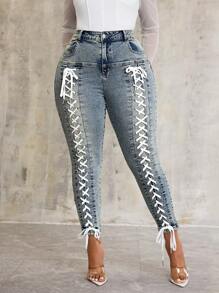 SHEIN SXY 大码女式孔眼系带口袋紧身休闲牛仔裤 - 淺色水洗藍 - 查看 6