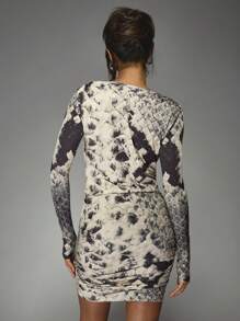 MISSGUIDED Váy ngắn in họa tiết trừu tượng thiết kế nhún bèo cổ khoét sâu tay dài dự tiệc tối đi hộp đêm bộ sưu tập thu đông tuyên bố thời trang hiện đại - Xám - Xem 2