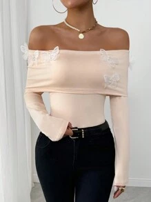 Chiquease 女士性感露肩 T 恤，带 3D 蝴蝶刺绣 - 杏色 - 查看 3