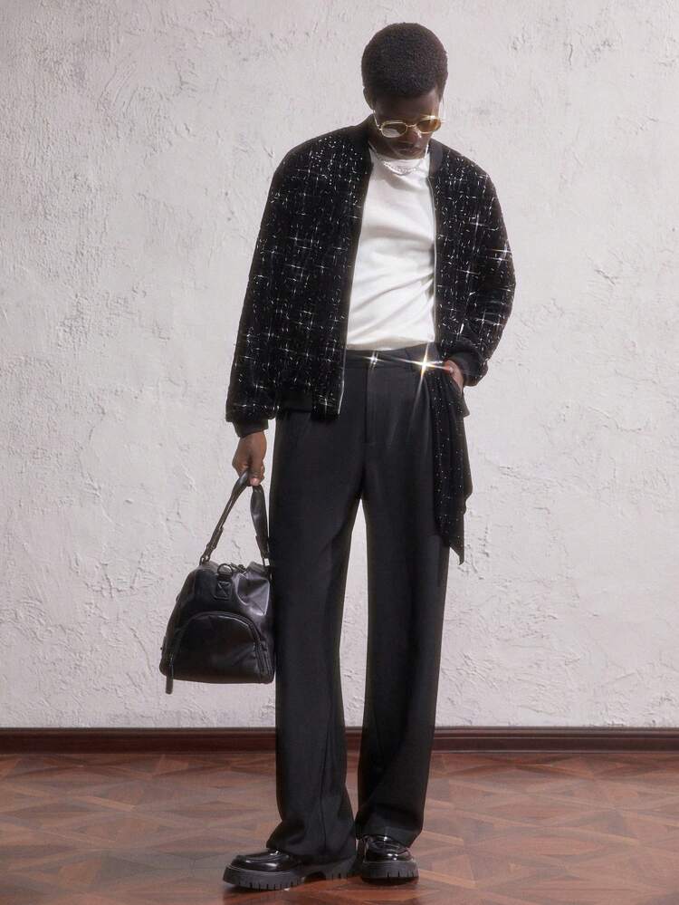 Pantalon casual droit de mi-taille long en tissu noir tressé pour hommes, avec boutons en métal, convient pour les sorties quotidiennes et les soirées. Pochette carrée amovible avec décoration de strass en velours