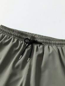 Manfinity Sport Corelite 男友风男士字母印花拉链口袋抽绳腰部宽松休闲运动短裤 - 綠色 - 查看 5