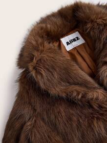 AiiRZ Luxury Faux Fur Cropped Jacket Winter Fashion Statement Piece Short Plush Coat Warm Evening Party Animal Print Style Glam Holiday Season Outerwear - Brown - View 5