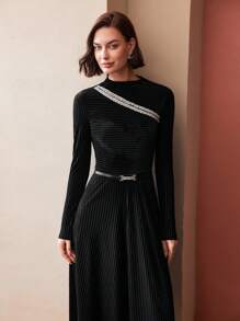 MOTF Soiréza 人造珍珠和亮片细节喇叭下摆连衣裙（无腰带）