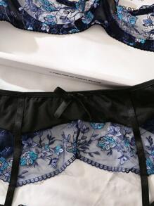 Lencería de talla grande - Sexy y romántica bordada con flores y escote