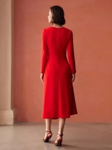 MOTF PREMIUM 纯色褶饰侧喇叭下摆连衣裙