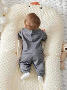 SHEIN 2 件套新生男婴/女婴可爱卡通印花长袖灰色运动衫和松紧腰长裤套装，适合儿童服装、返校、幼儿男孩服装、日常服装、运动装、秋冬 - 灰色 - 查看 2