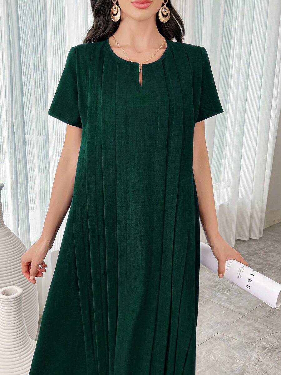 Al Najma 女士简约纯色锁眼领褶皱宽松连衣裙 - 墨綠色 - 查看 1