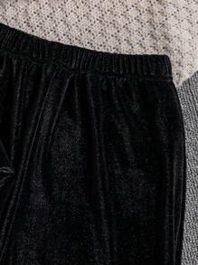 SHEIN 2 件装少女休闲舒适百搭心形和字母公主印花连帽衫和天鹅绒长裤，适合秋冬季学校和户外穿着 - 黑色 - 查看 4