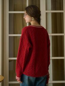 Simple Retro 女装秋冬休闲V领撞色麻面条纹章柴红优雅复古宽松长袖套头毛衣 - 紅色 - 查看 2