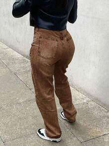 Jeans de mezclilla lavados con tiro asimétrico y cintura entallada para mujer, de estilo casual - Marrón - Ver 2
