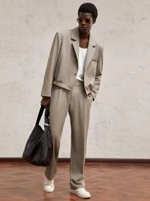AKNOTIC Party 男士卡其色休闲西装套装（两件套），宽翻领长袖短款西装外套搭配松紧腰长裤，适合日常穿着及通勤，金属配饰点缀，也适合上学、婚礼等场合。 - 卡其色 - 查看 5